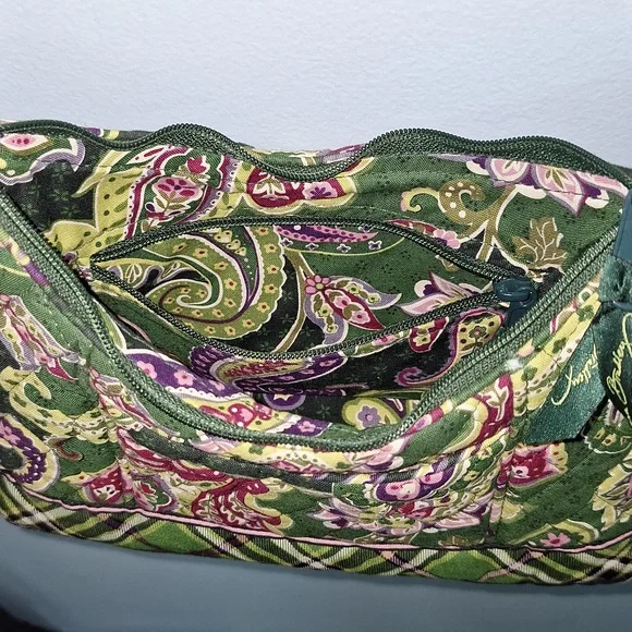 💚 Vera Bradley quilted small purse in green paisley and plaid pattern - Picture 5 of 11